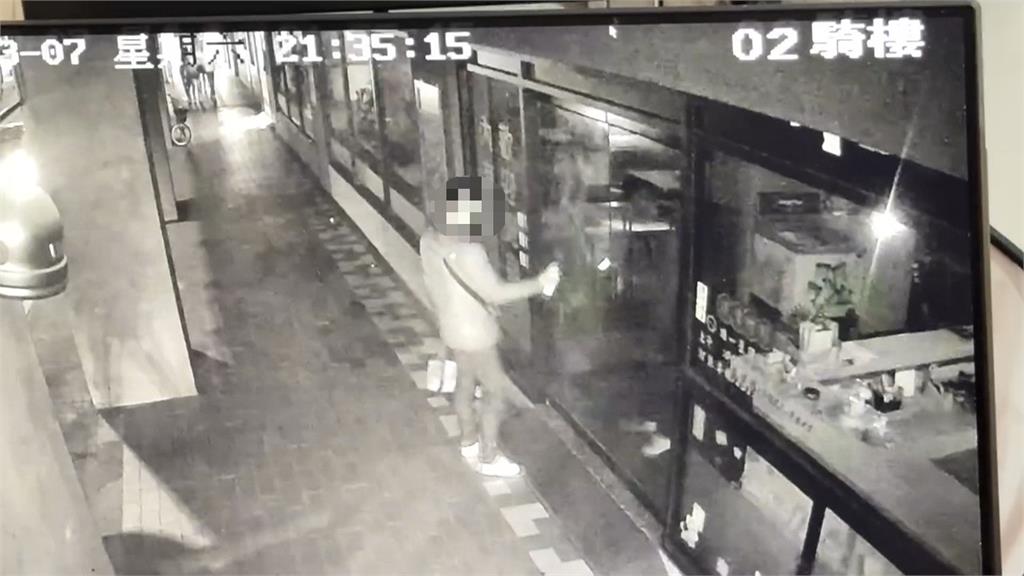 石頭火鍋店欠債百萬！　遭人潑漆「欠錢還錢」還被蛋洗