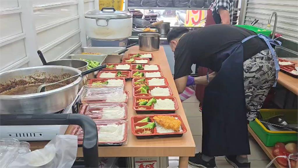 便當盒太大？69元促銷便當　僅「4片肉　菜少到見底」惹議