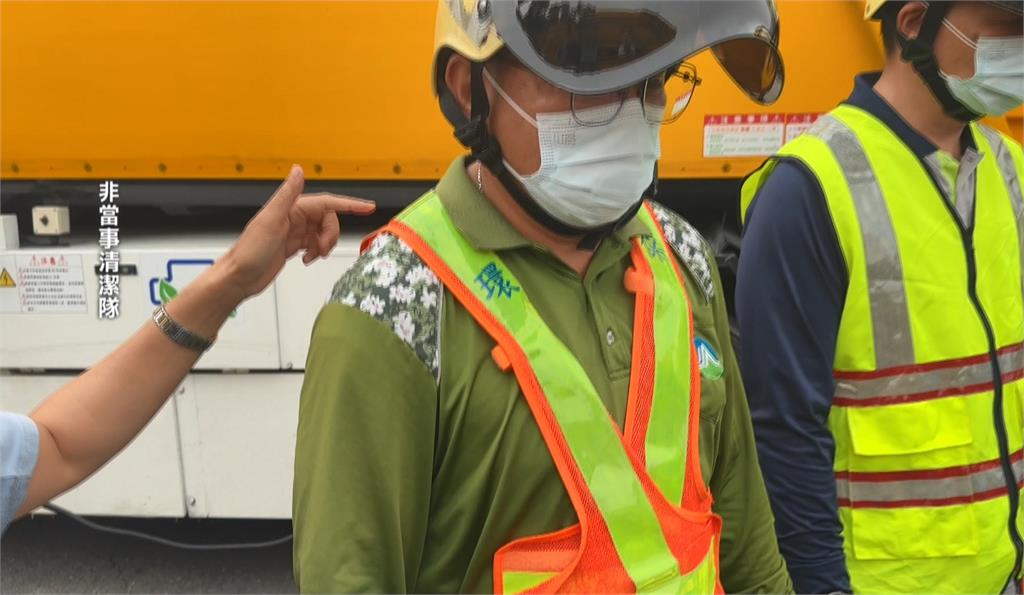 沒裝防墜護欄！　3寶爸清潔員「掛垃圾車尾」摔落身亡