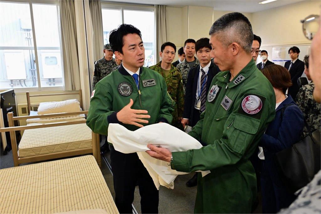 中共航母突大動作「深入台灣以東海域」實彈射擊!日本「急派驅逐艦」防衛大臣示警1事