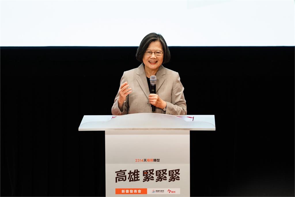 快新聞／蔡英文、蘇貞昌都來了！現身陳其邁高雄新書簽書會　近300書迷參加