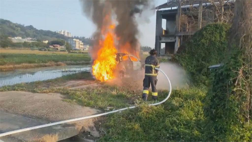 撞死人逃逸！ 駕駛疑似畏罪「滅證燒車」