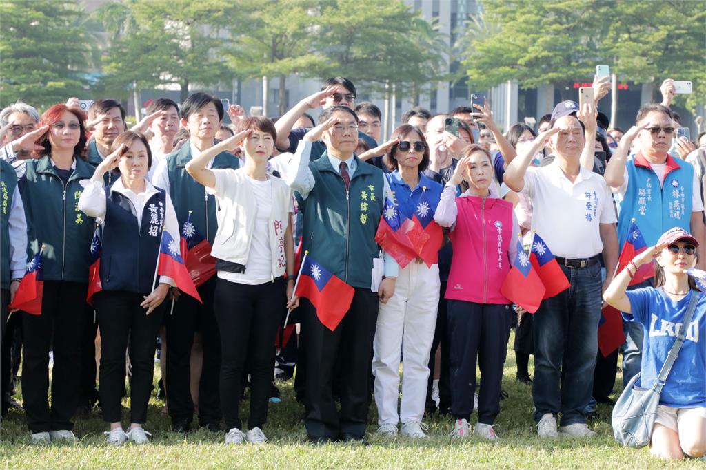 快新聞／台南國慶升旗典禮「旗海飛揚」　黃偉哲：象徵對這個國家的熱愛