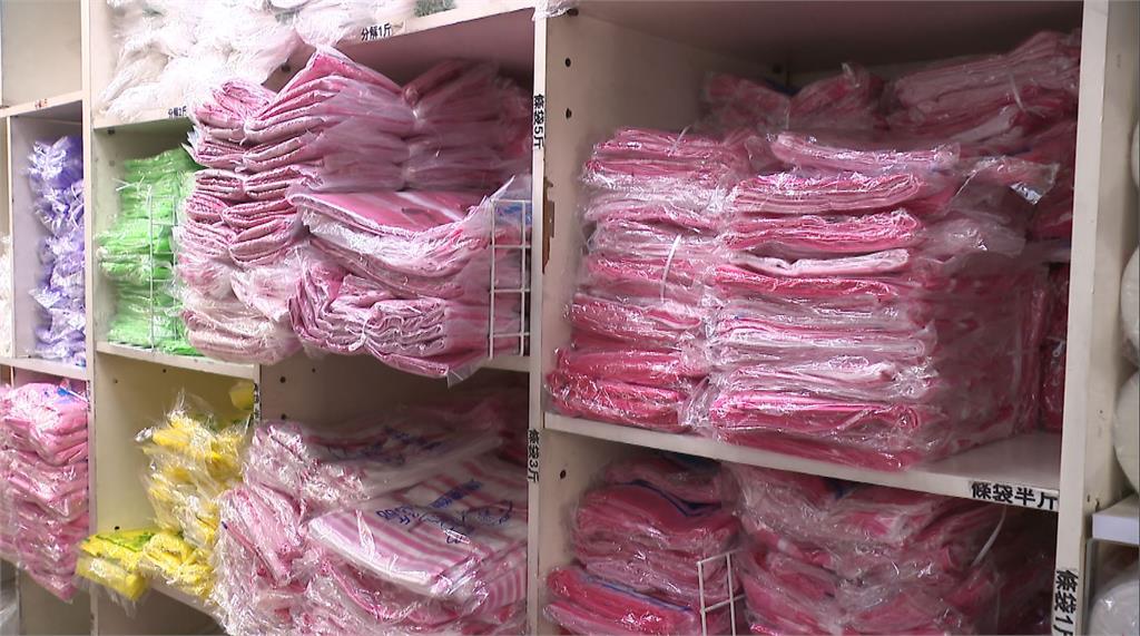 經濟部臨時記者會祭穩定措施！　每月增產5千噸塑膠袋、油價凍漲