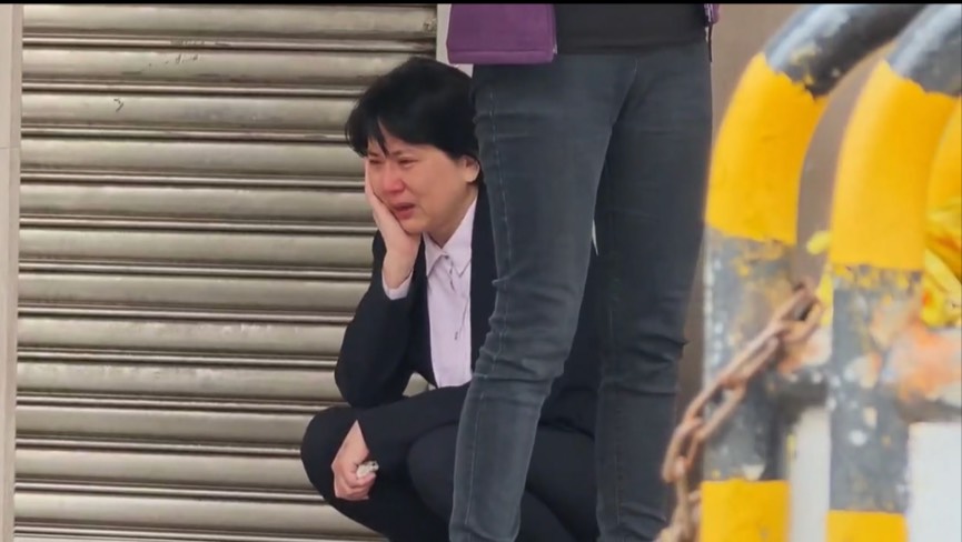 立法院藍白現分歧？民眾黨立委「突蹲下痛哭」護團因1事痛批這藍委惡質