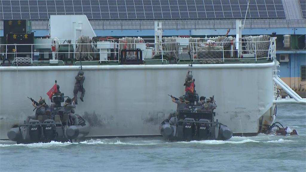 海巡署「海安12號演習」預演! 高雄港實兵操演「海上攔截」