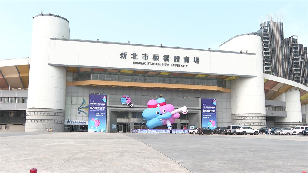 世壯運宣傳雙北較勁? 新北跨區到台北車站掛海報