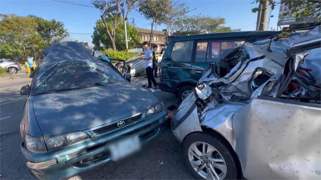 煞車失靈惹禍? 65歲男子駕車連撞10車受傷送醫