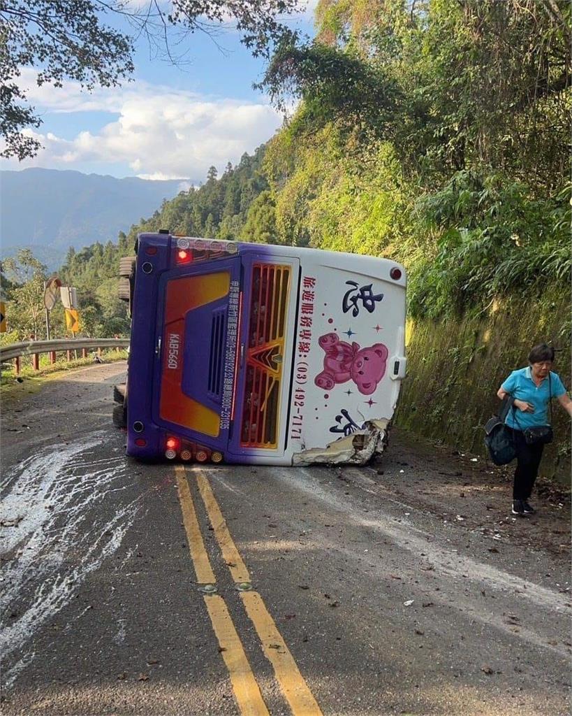 快新聞／太平山遊覽車翻覆1人OHCA、29人輕重傷　全數救出陸續送醫中