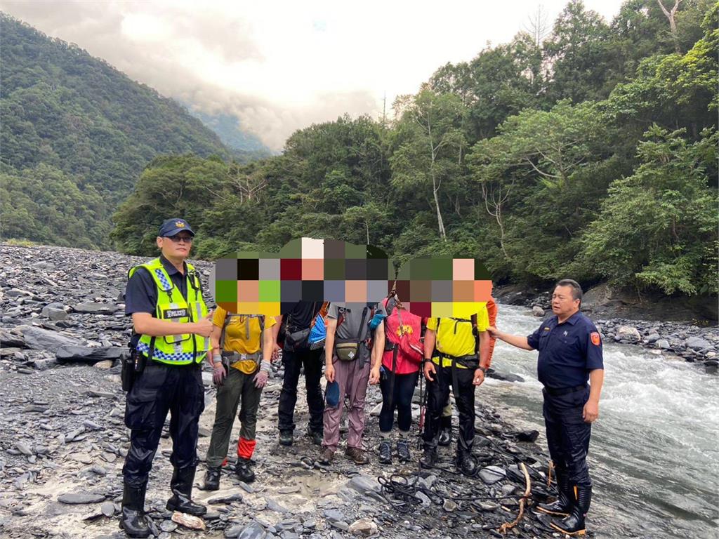 快新聞／南投武界溪水暴漲6名山友受困　警方救援過程中1人踩空...