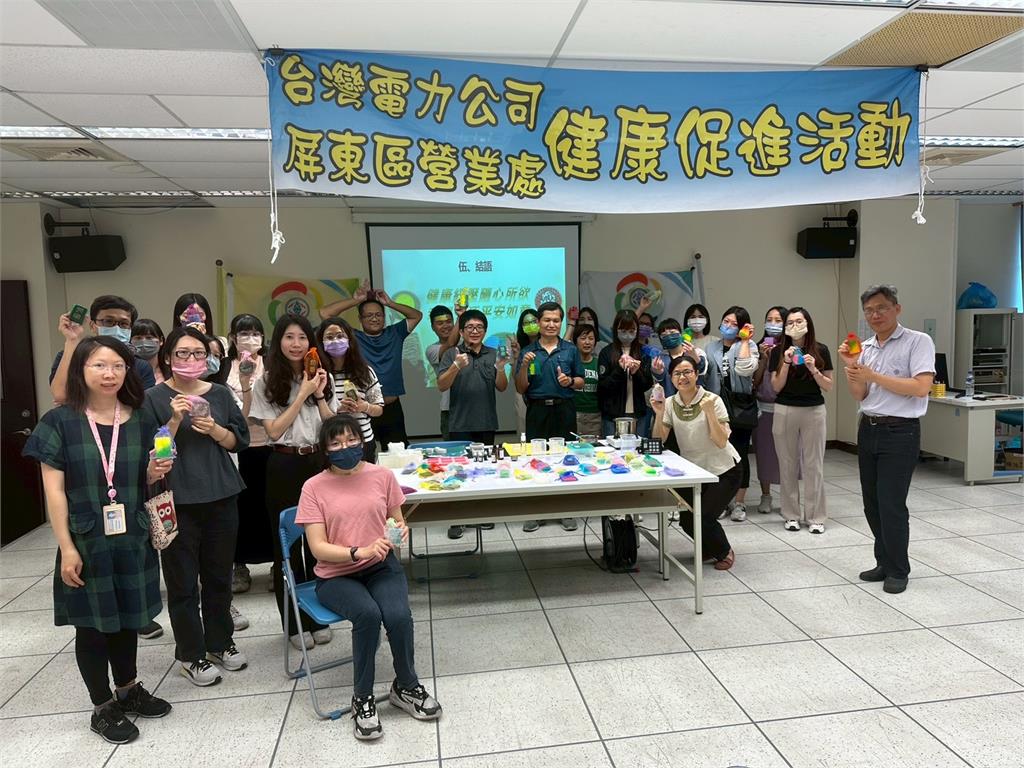 台電屏東區處獲「健康職場標竿獎」銀獎 屏東縣長周春米表揚