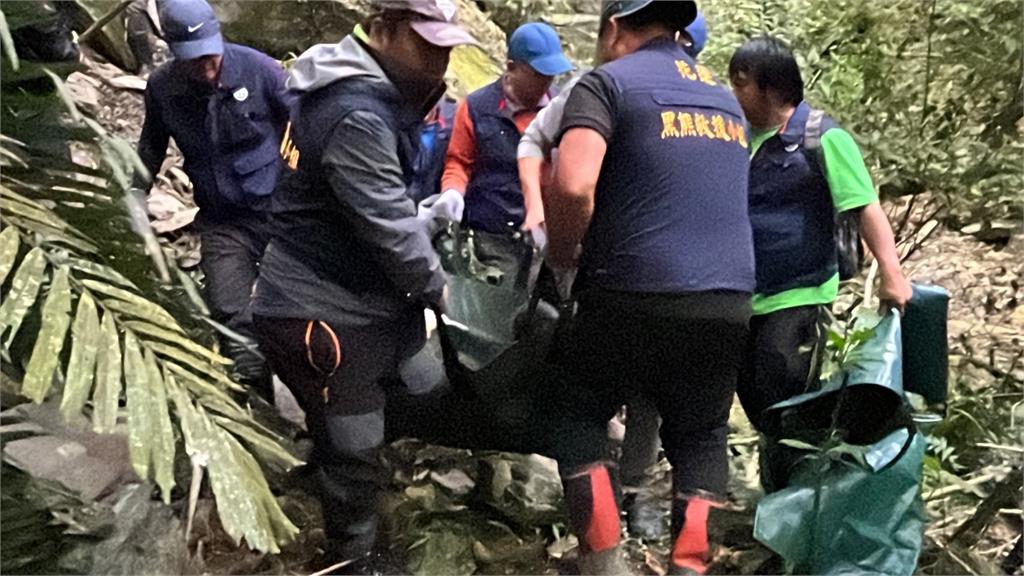 台灣黑熊「達古阿里」又受傷　左後腳被套索困住　救護人員緊急治療