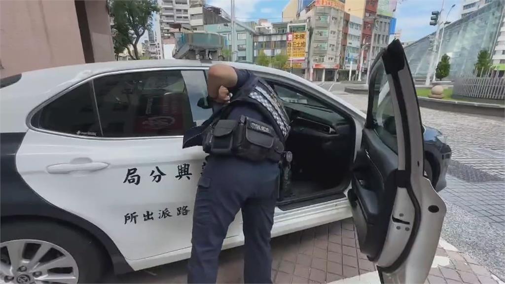 高雄男突進警車後座稱「上錯車」　友人還在對面錄影　惡搞男下場慘了