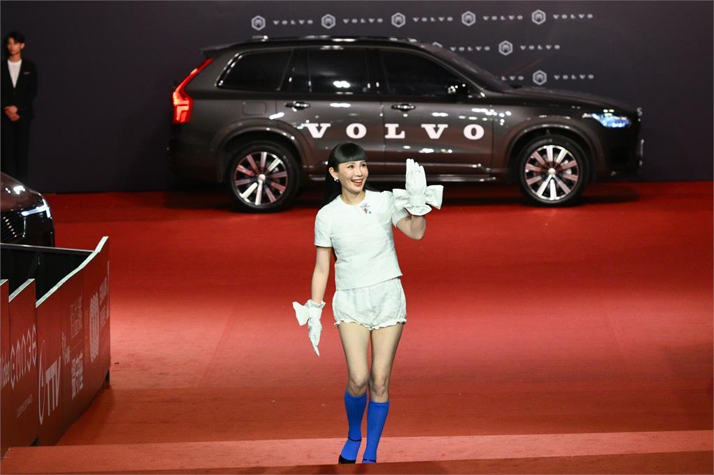 金曲36不斷更新/魏如萱「超慵懶裝登台」走紅毯!網看傻眼了:好像尿布