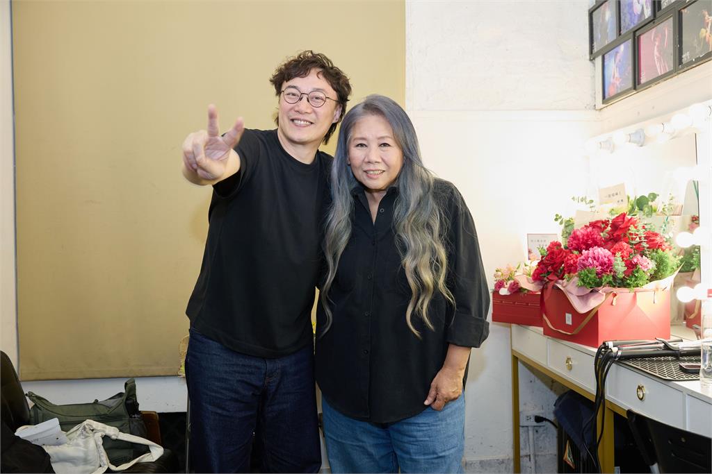 睽違14年辦專場音樂分享會!陳奕迅驚喜現身要簽名 陳小霞笑:忍耐很久了?