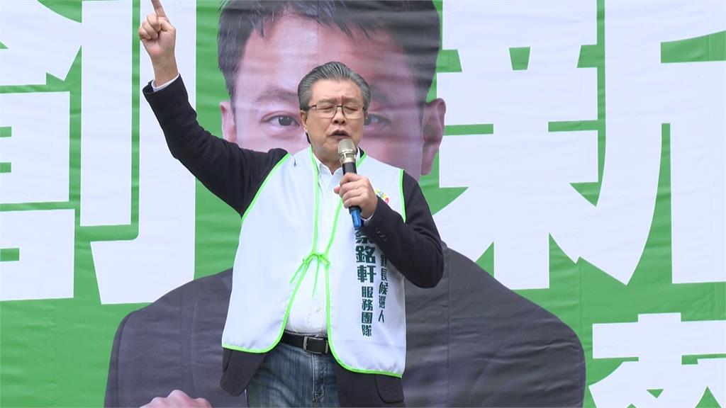 快新聞/大唱〈如果能夠〉!楊烈站台輔選草屯鎮長補選 高喊:讓蔡銘軒繼續服務
