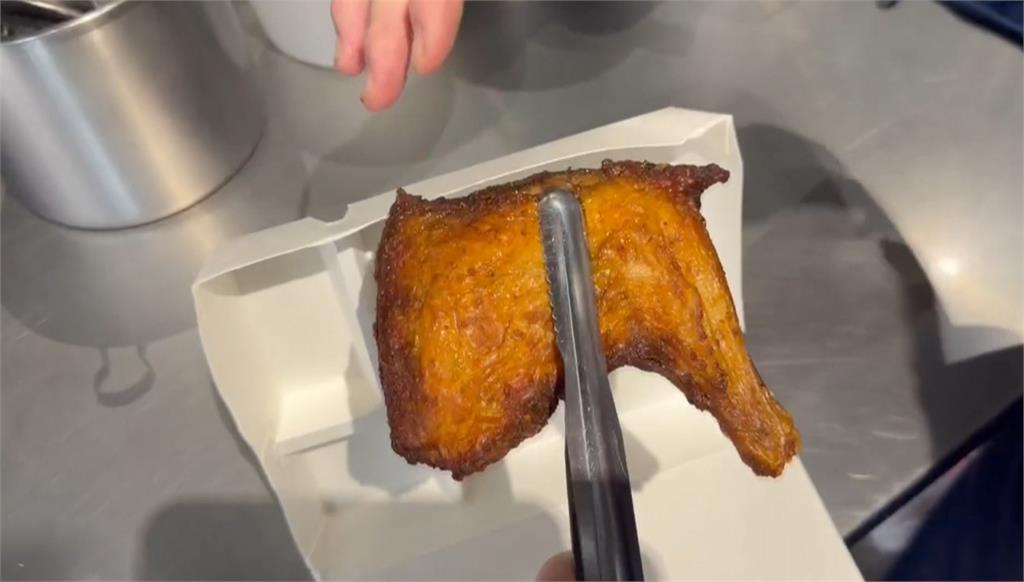 超噁！台中爌肉飯店「便當爬多隻小蟲」　食安處出手了