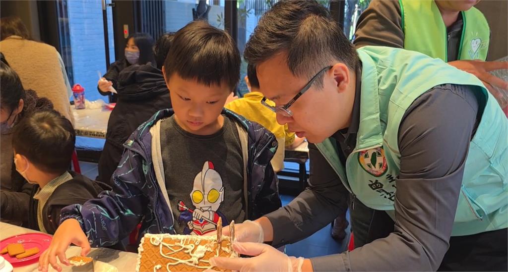 備戰2026! 何欣純合體議員拚曝光 曾朝榮父子檔打親子牌