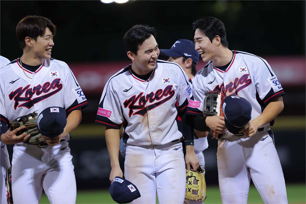 12強賽/4萬人瘋傳「4大金釵」淚灑球場!南韓狂灌多明尼加飆首勝