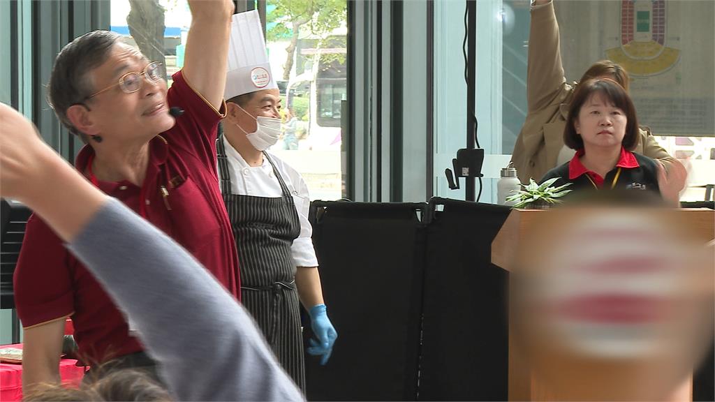 歡慶感恩節!主廚現做肋排.燻雞刈包 趁勢搶年菜商機