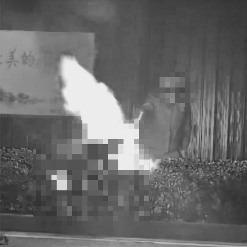 慎入／男不爽被綠趁妻車震「當街活燒小王」！行凶後冷回：早想好同歸於盡