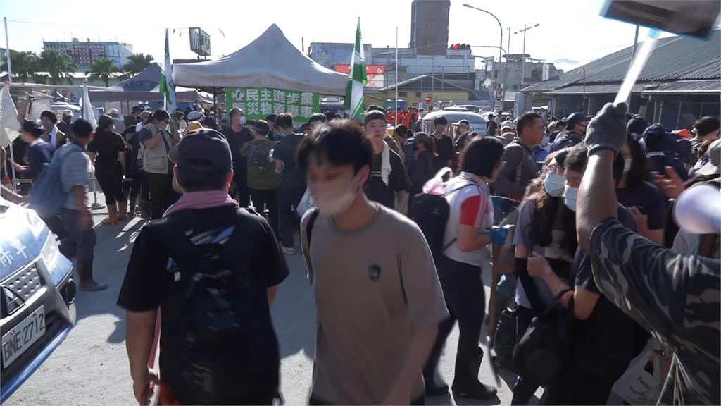 先上車後補票！光復站閘門全開 力挺「鏟子超人」