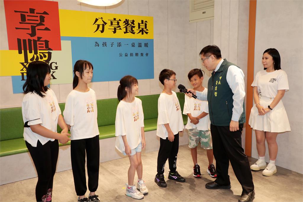 一頓烤鴨餐喚起偏鄉童心中最暖畫面　孩子創作、獻唱「謝謝你」感動全場