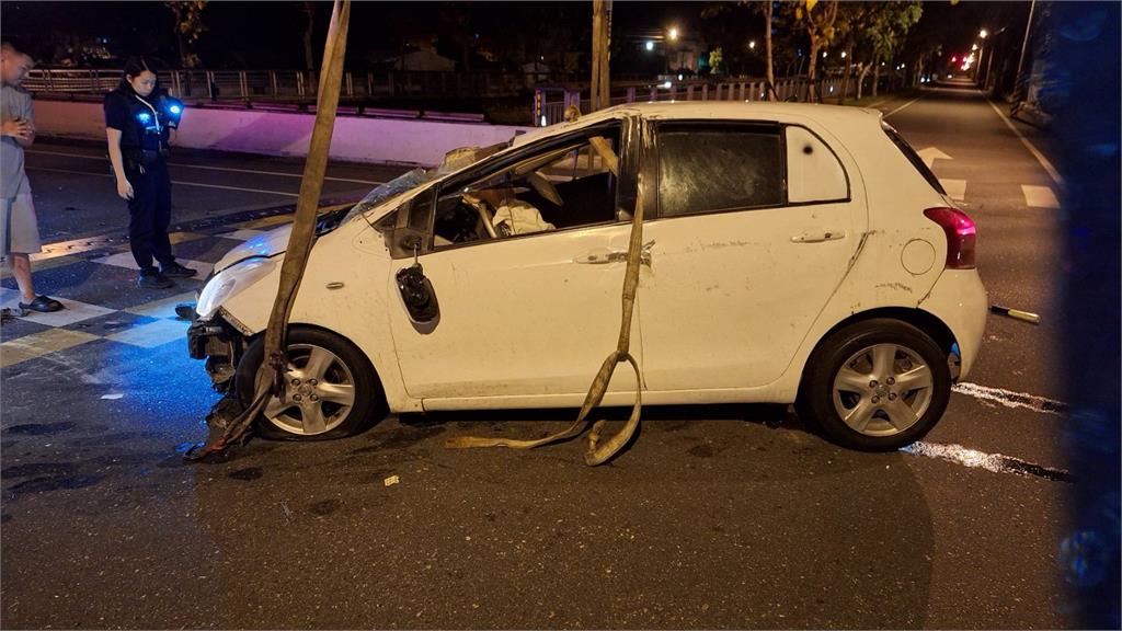 快新聞／疑似毒駕失控！花蓮毒蟲自撞翻車「慘烈現場曝光」