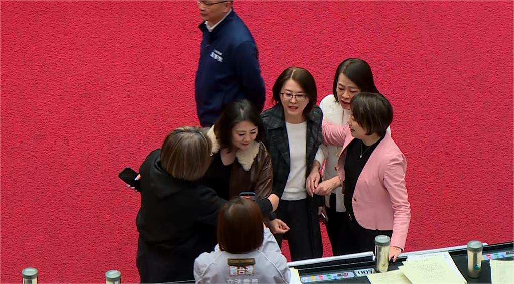 總預算、政院版軍購案被丟包　新會期報到！綠委喊話新氣象