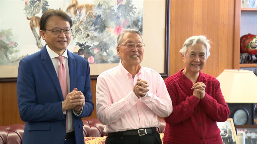 宏碁董座陳俊聖率隊拜年 施振榮:台灣韌性不怕變化
