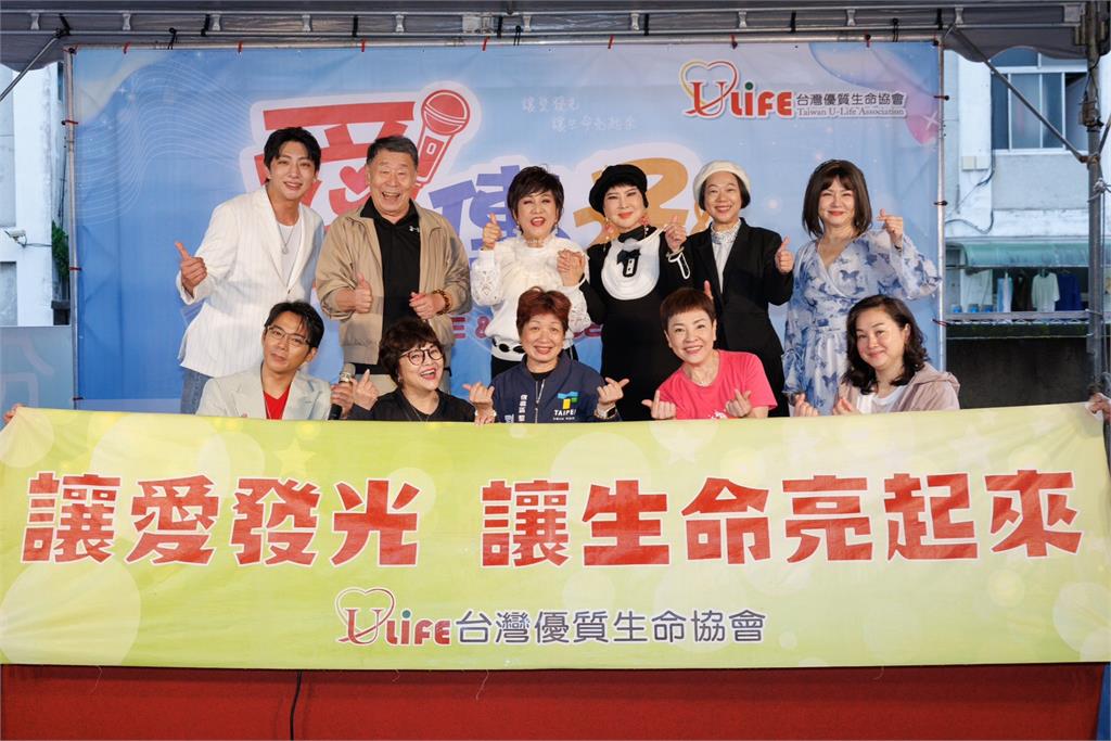 坐輪椅也不認輸!月亮歌后李珮菁用人生逆轉故事鼓勵獨居長輩