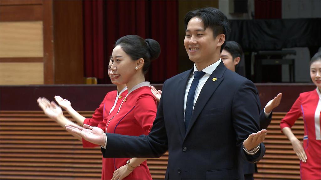 國慶禮賓人員明星臉! 神似大谷翔平.陳喬恩