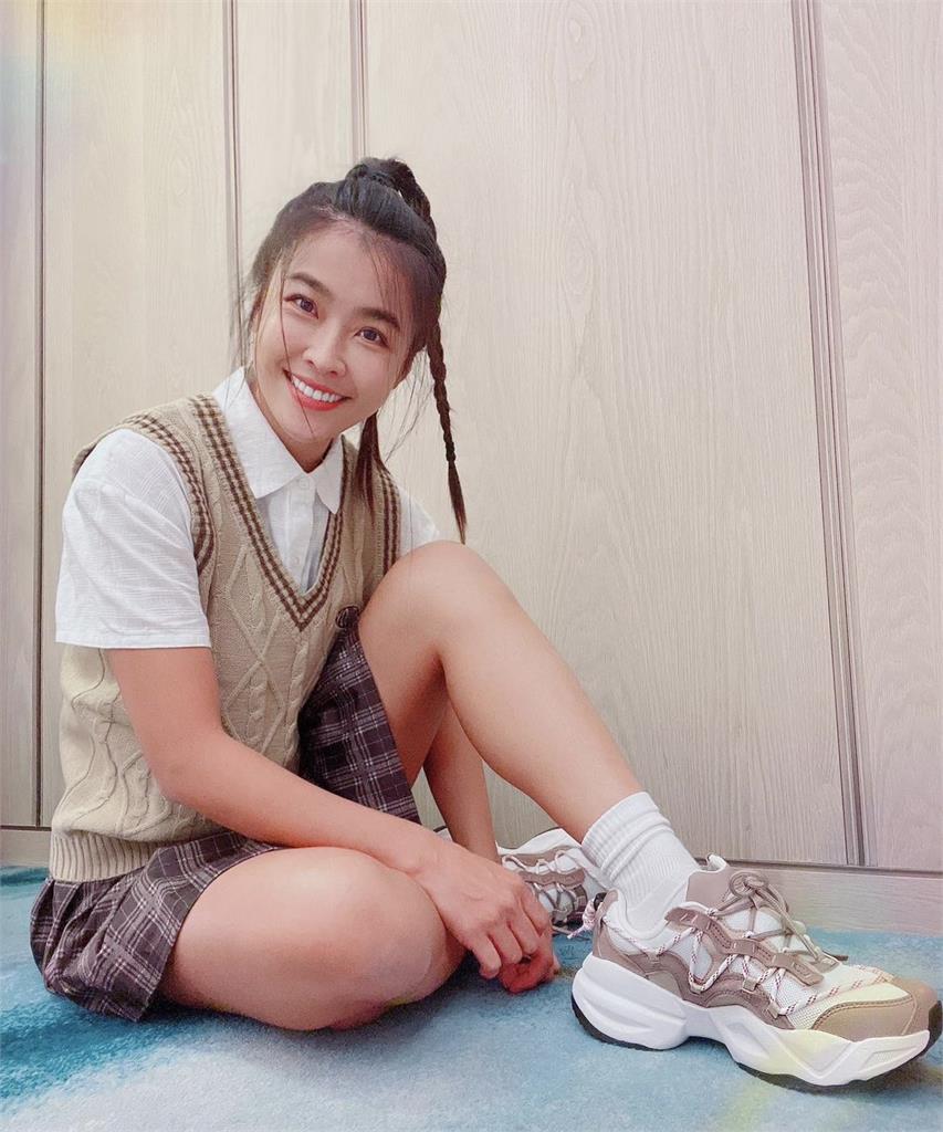 42歲小嫻恢單真實狀態曝 樂當「學生妹」網激喊:我們一起去上課!