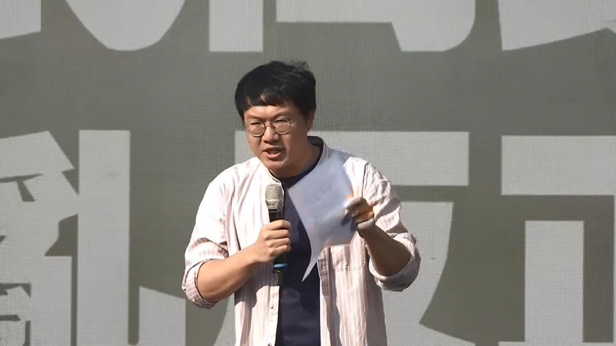 史書華要黃國昌簽罷免連署書 雙方爆發激烈口角"摔一跤"