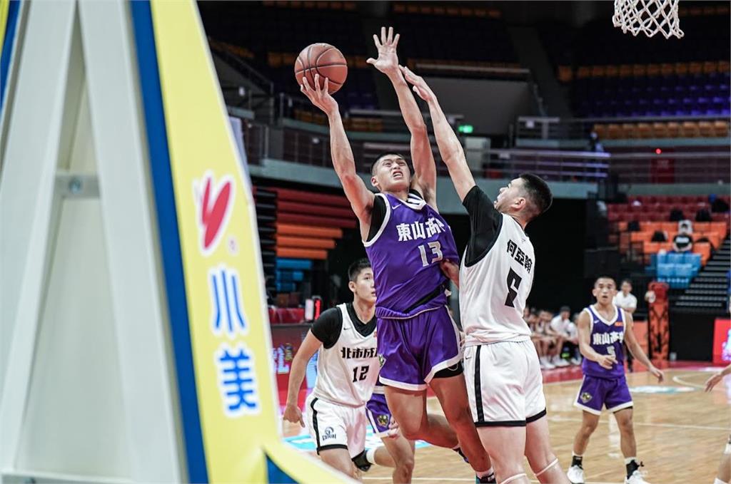 HBL(影)/「混血王子」歐瑞克狂抓籃板+扣籃 錦和高中大勝彰縣成功高中晉級8強