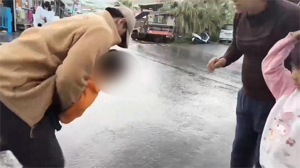 女童公園玩耍誤吞彈珠! 海陸退役民宿老闆"哈姆立克法"救命