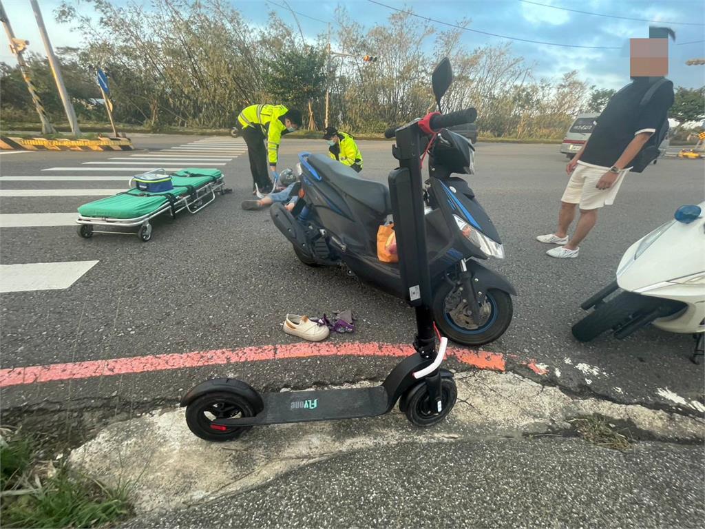 危險！男子違規騎滑板車上路　女騎士閃避不及撞上送醫