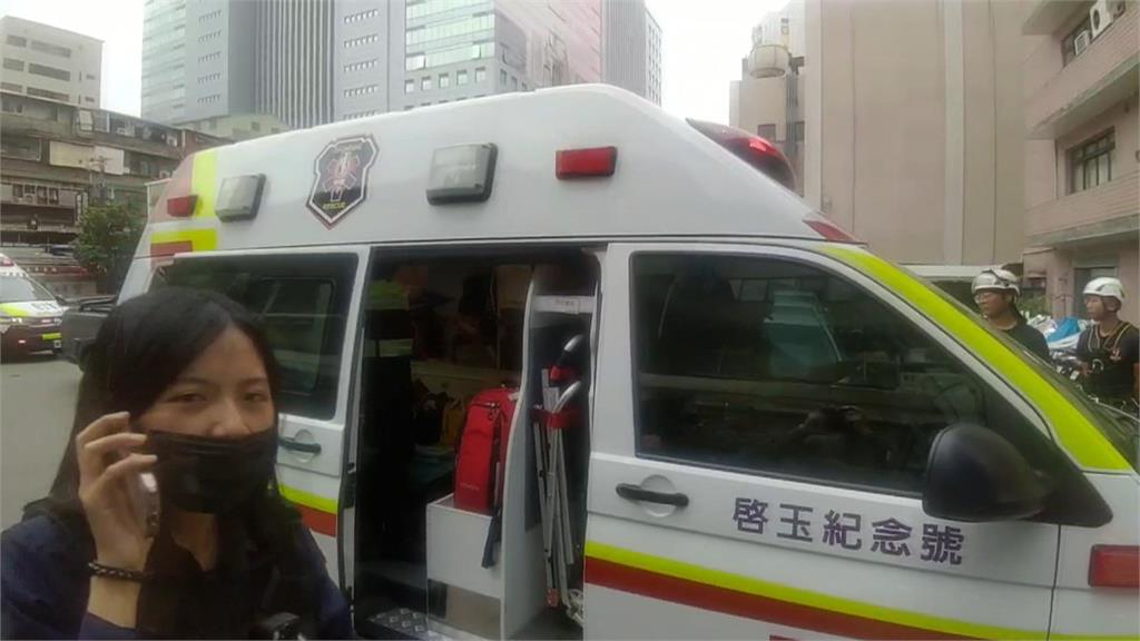 新北中和"鷹架倒塌"意外! 2工人3樓墜落緊急送醫