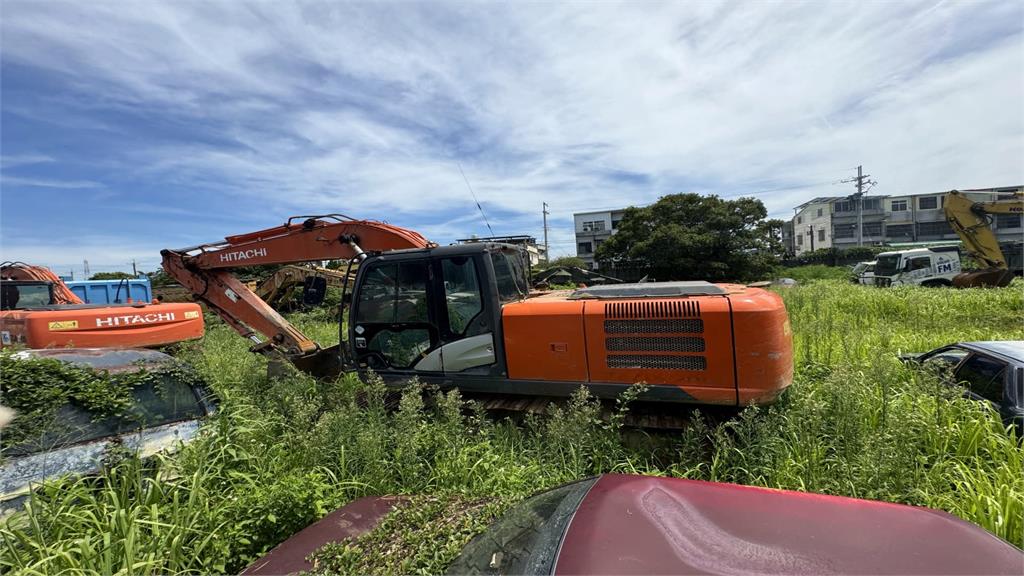 幾乎快把山谷填滿! 苗栗後龍山坡地遭回填營建廢土
