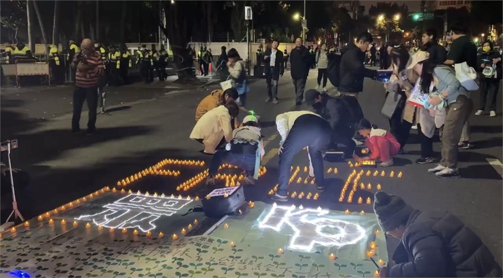 起訴柯文哲／等待接押庭結果！小草點燈祈福寫小卡　館長抵達現場