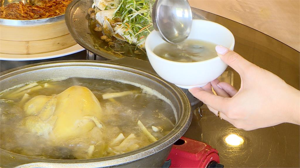 澎湃桌菜抗通價格超佛心　雞湯、蒸魚、米糕8菜「五千元有找」