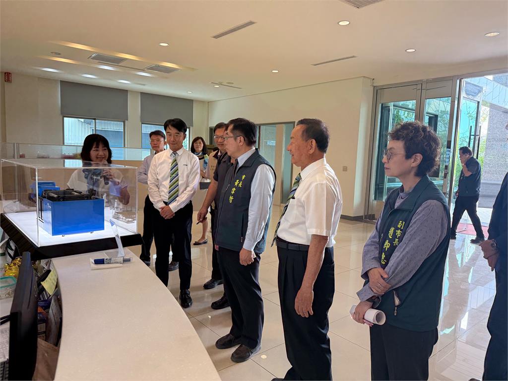 不畏關稅逆勢出口 黃偉哲肯定富強鑫轉型成功