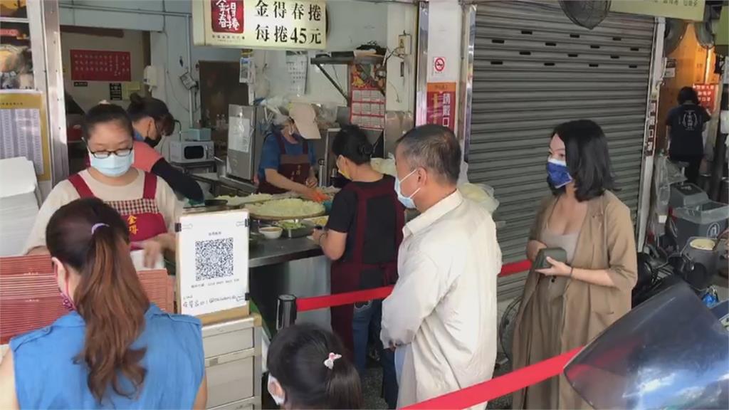 把握暑假黃金週末! 國華街遊客回籠.鼓山渡輪冰店擠爆
