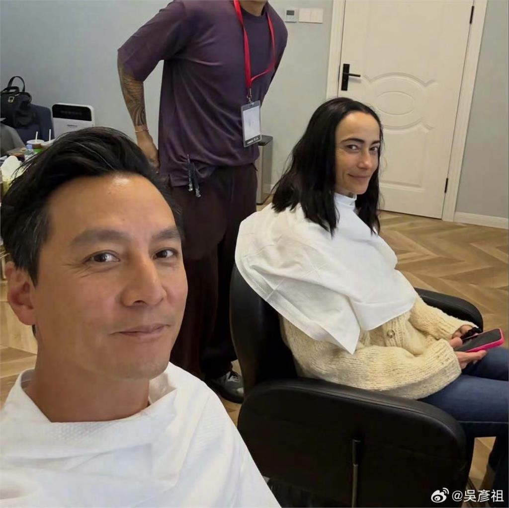 吳彥祖與妻同框被譽「最強夫妻臉」!網看呆:「神同步長相」簡直共用一張臉