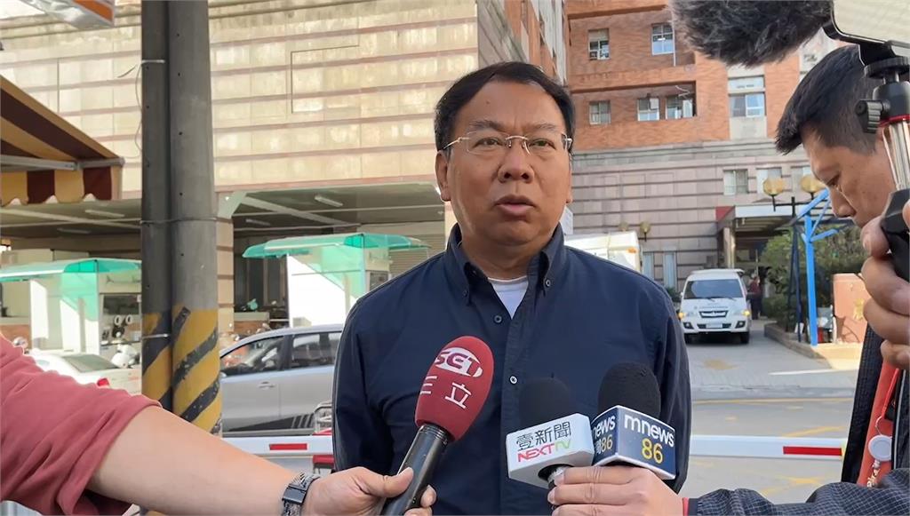 快新聞/中市立委候選人謝志忠宣傳車摔落邊坡 14:30將赴醫院探視傷者