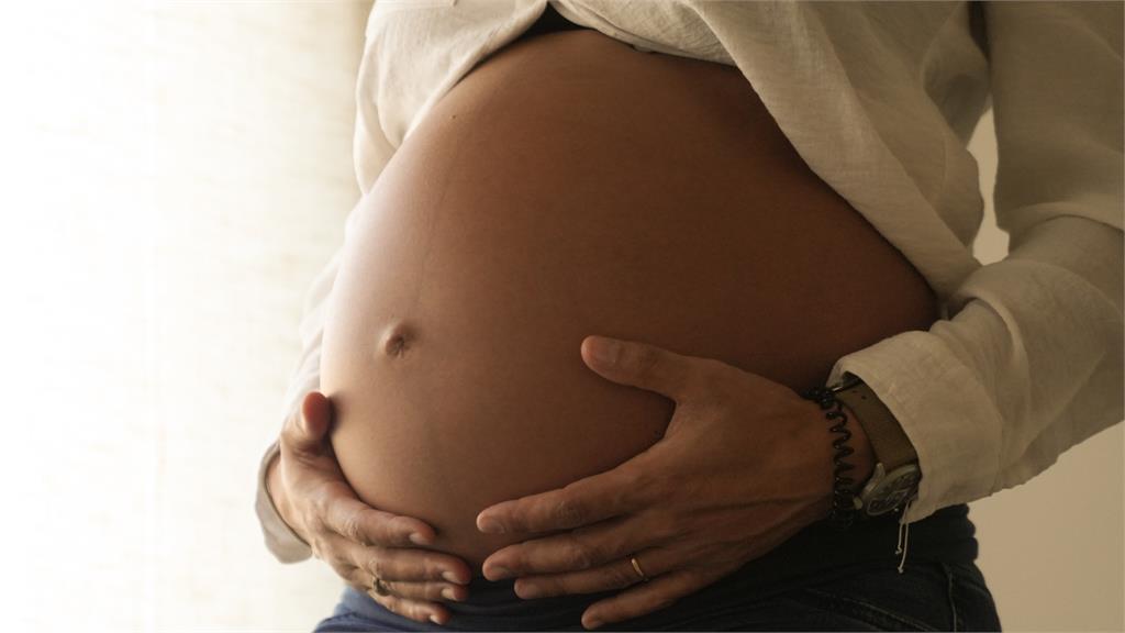 月賺6萬人妻「任職半導體大廠」出軌小王懷孕！無業尪求償偷情男女70萬元