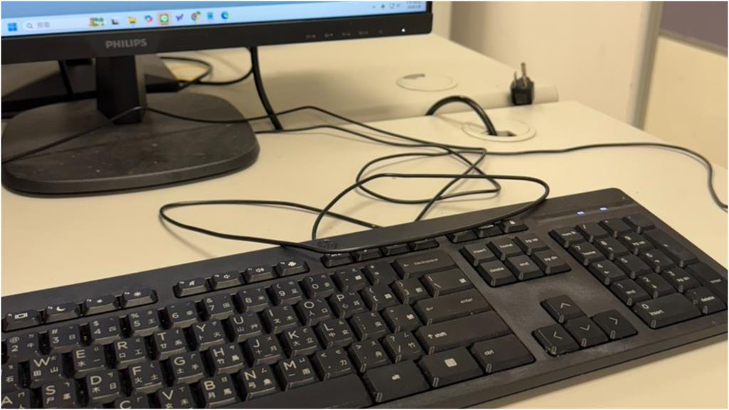 男大生0休息打電動4天「啊」一聲倒地！急送醫搶救「母淚拔管」：讓他走吧