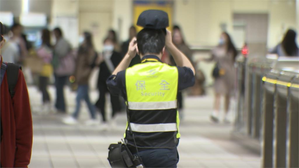 得不償失! 捷運站內吃水煎包挨罰 男子找站務鬧事恐再吃罰單