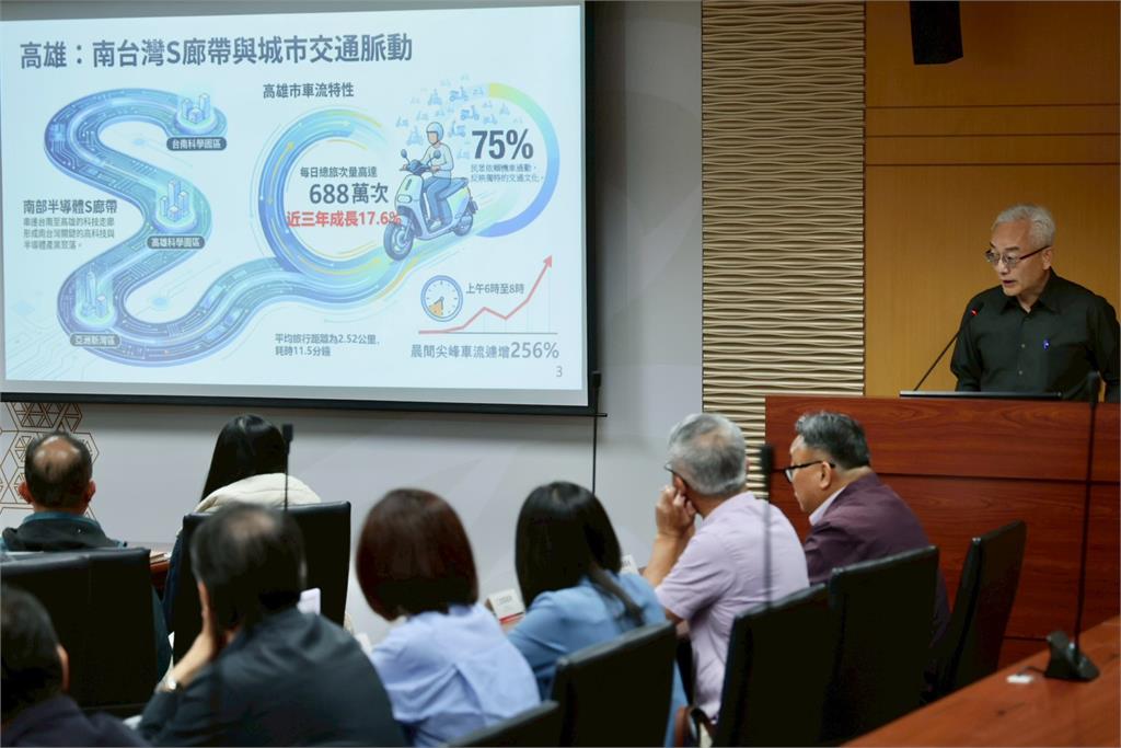 快新聞／緊緊緊！ 春節收假續拚市政　陳其邁：服務沒假期、市政不鬆懈