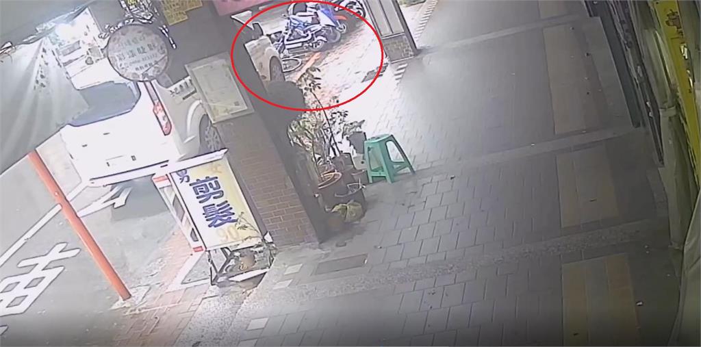 土城男「殺妻前1刻」凶殘釀車禍!狂踩油門「加速追撞」監視器畫面曝光